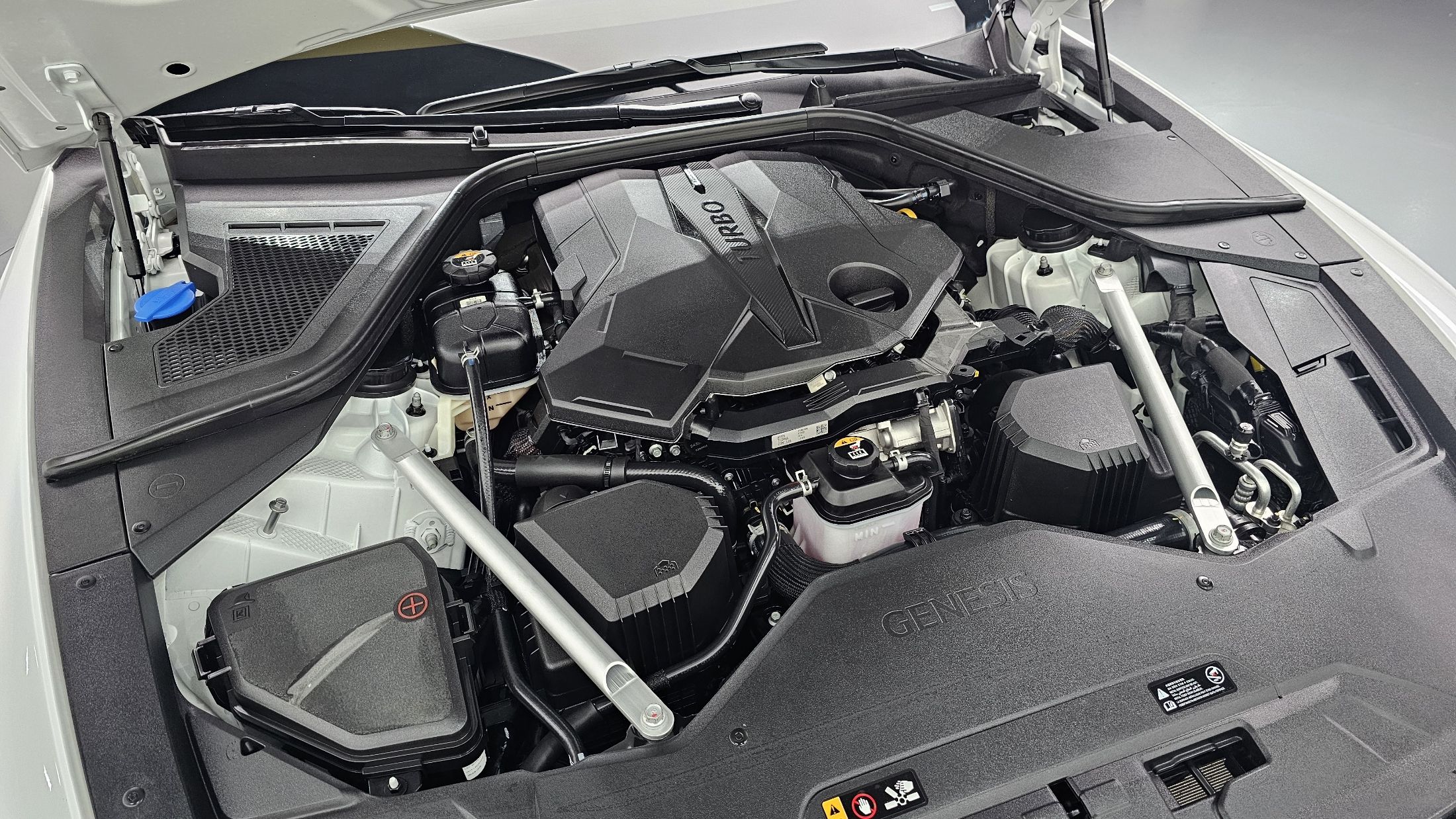 GENESIS G80 RG3 2025