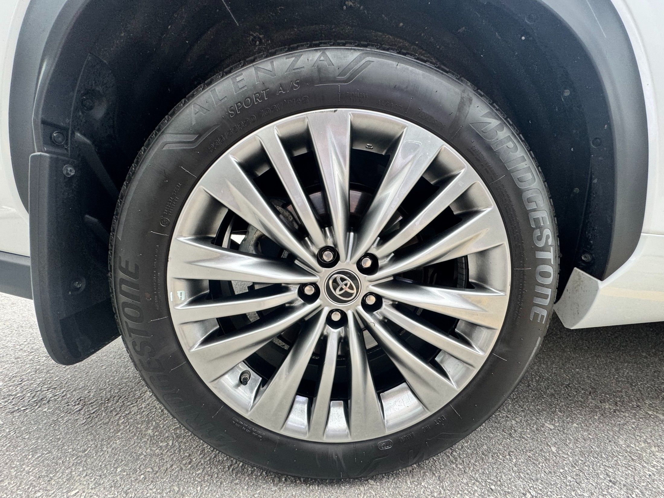 TOYOTA HIGHLANDER 2023