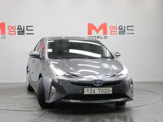 TOYOTA PRIUS 2017