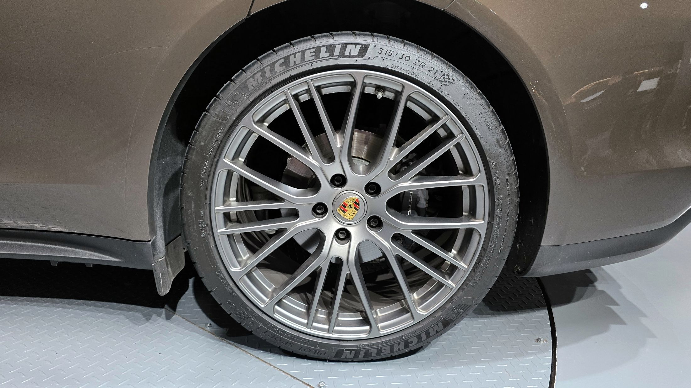PORSCHE PANAMERA 971 2023