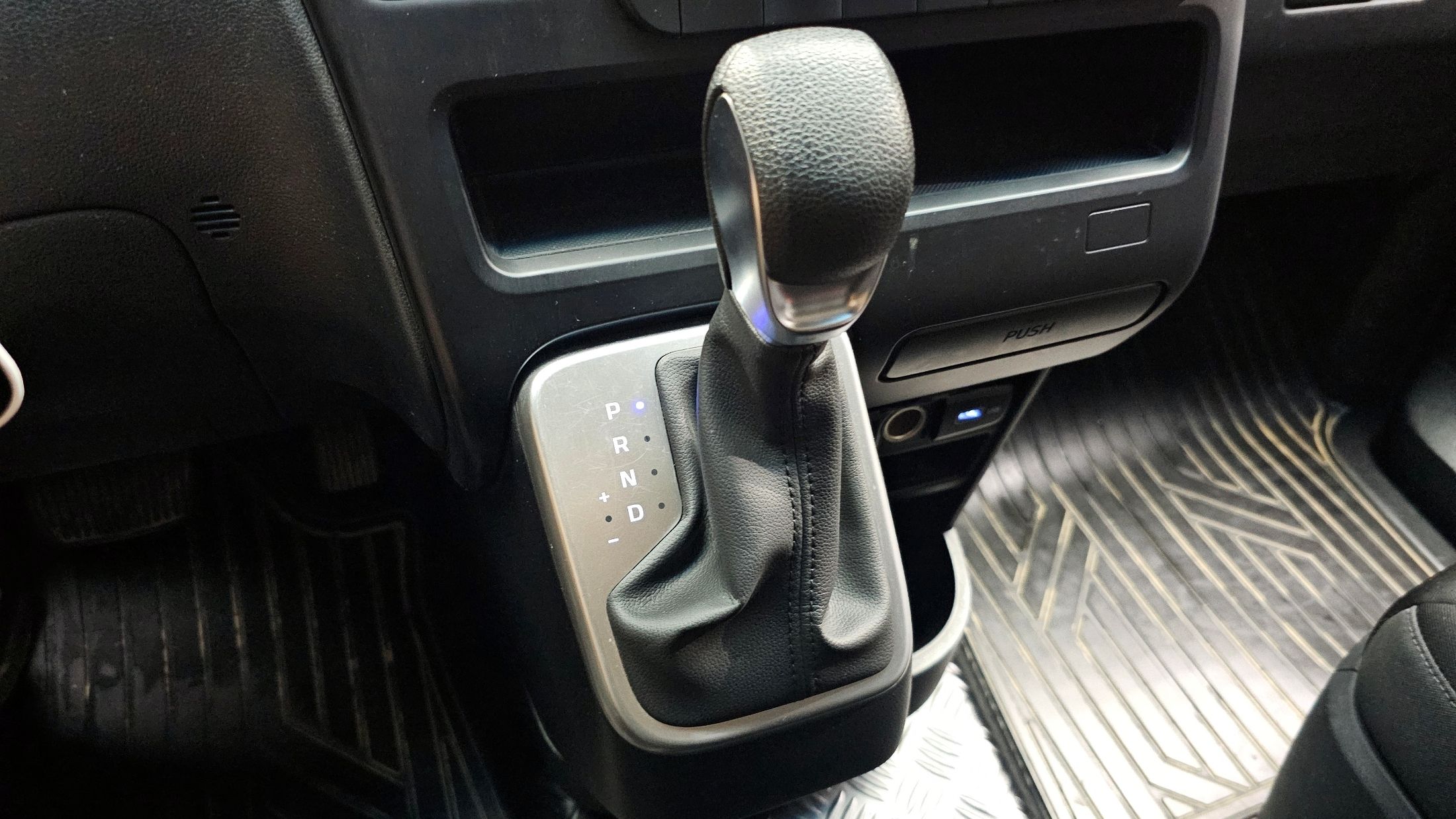 HYUNDAI STARIA 2021
