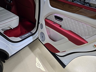 BENTLEY BENTAYGA 2023