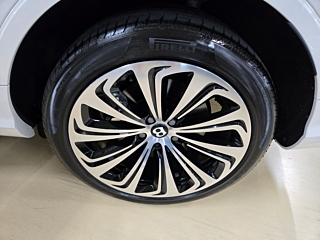 BENTLEY BENTAYGA 2023