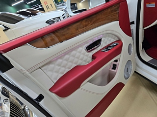 BENTLEY BENTAYGA 2023