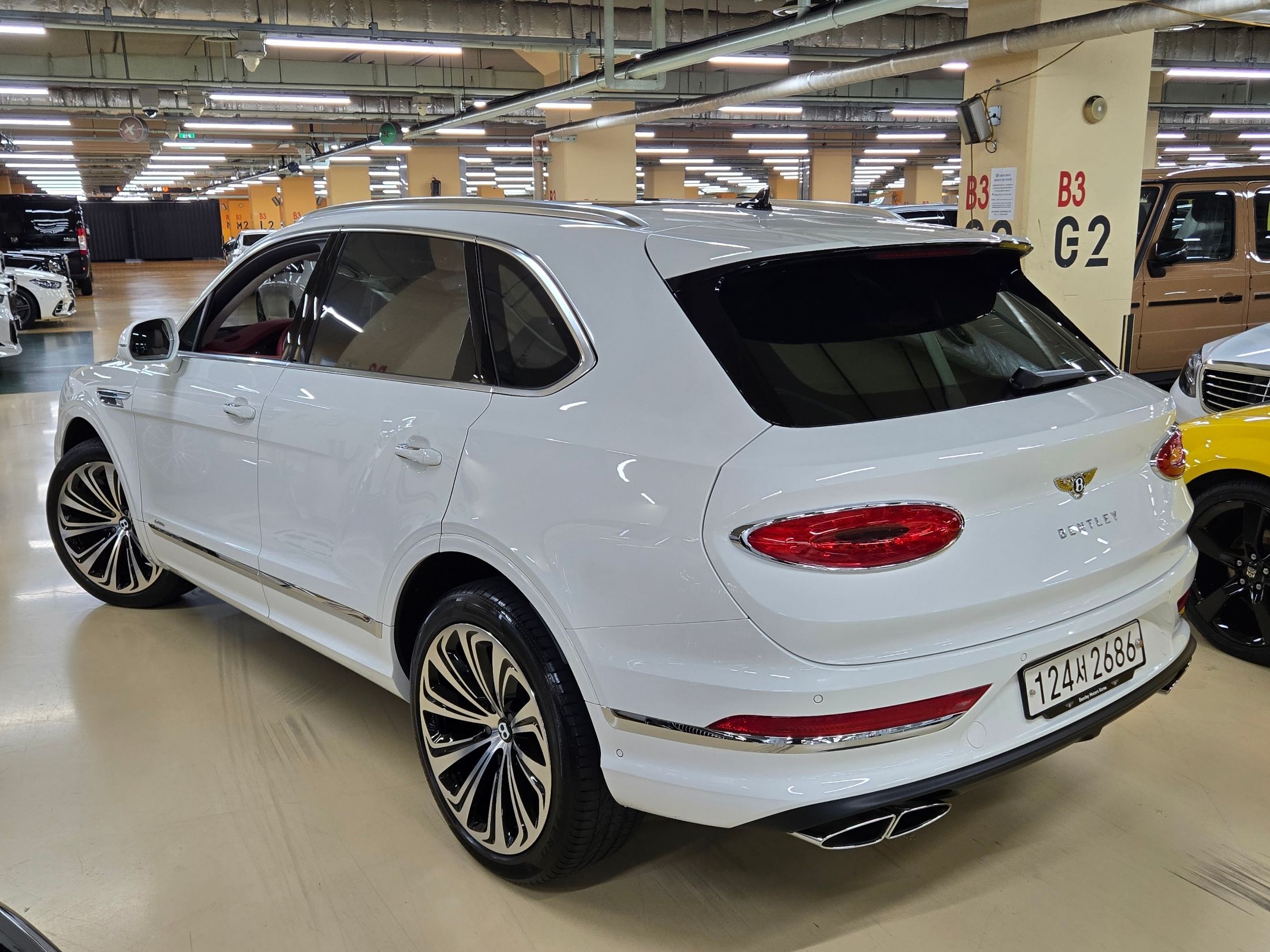 BENTLEY BENTAYGA 2023