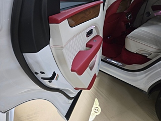 BENTLEY BENTAYGA 2023