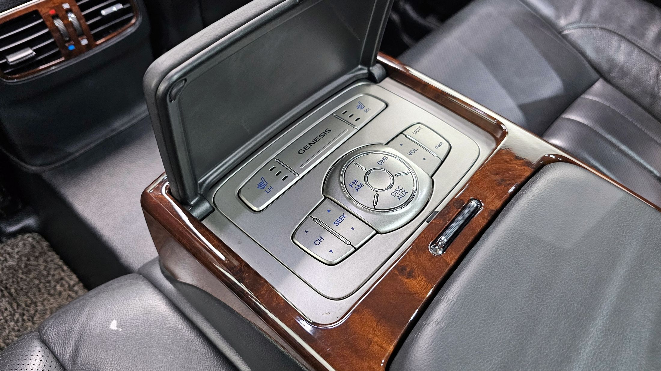 HYUNDAI GENESIS 2009