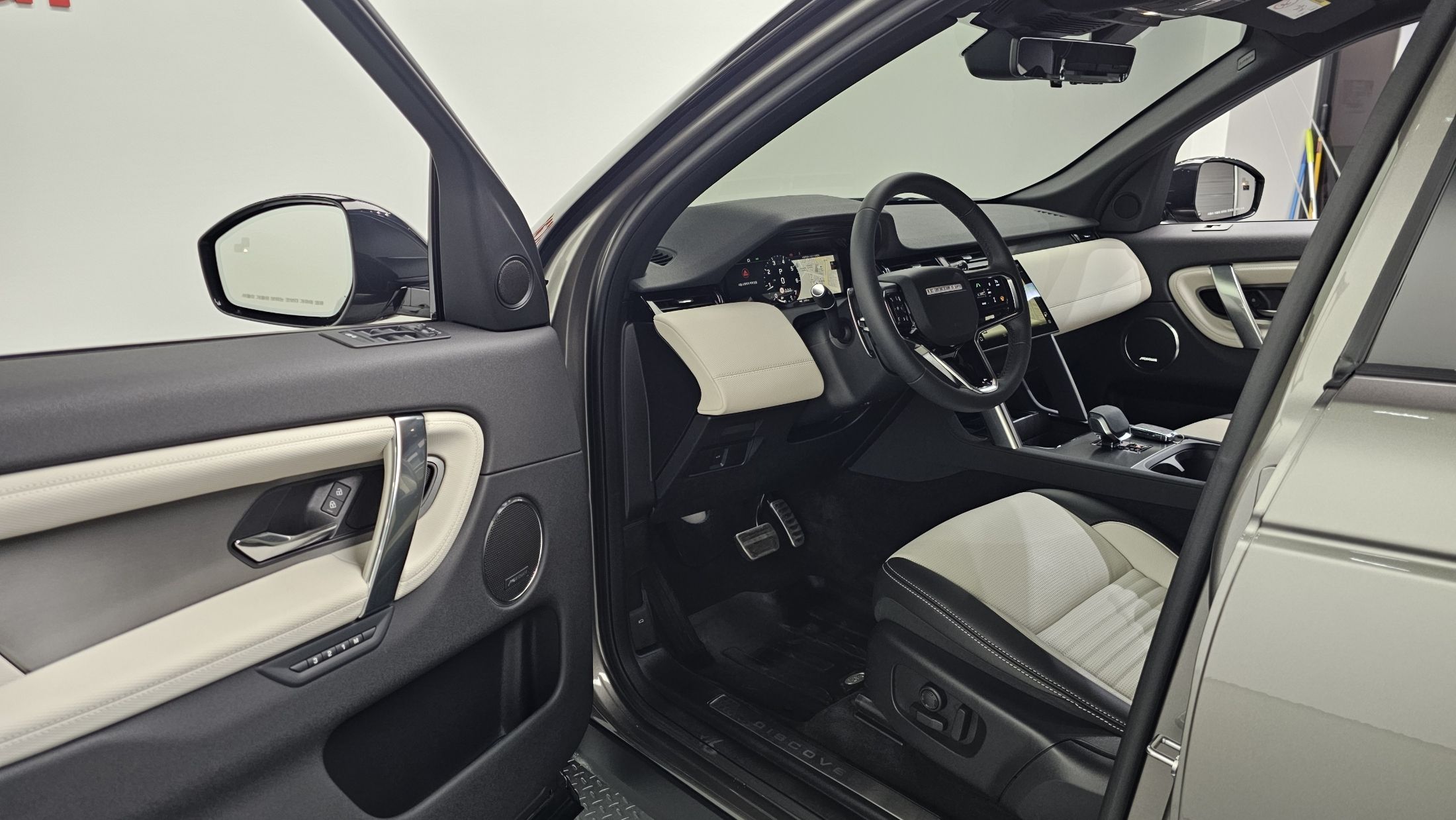 LAND ROVER DISCOVERY SPORT 2024