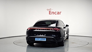 PORSCHE TAYCAN 2024