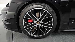 PORSCHE TAYCAN 2024