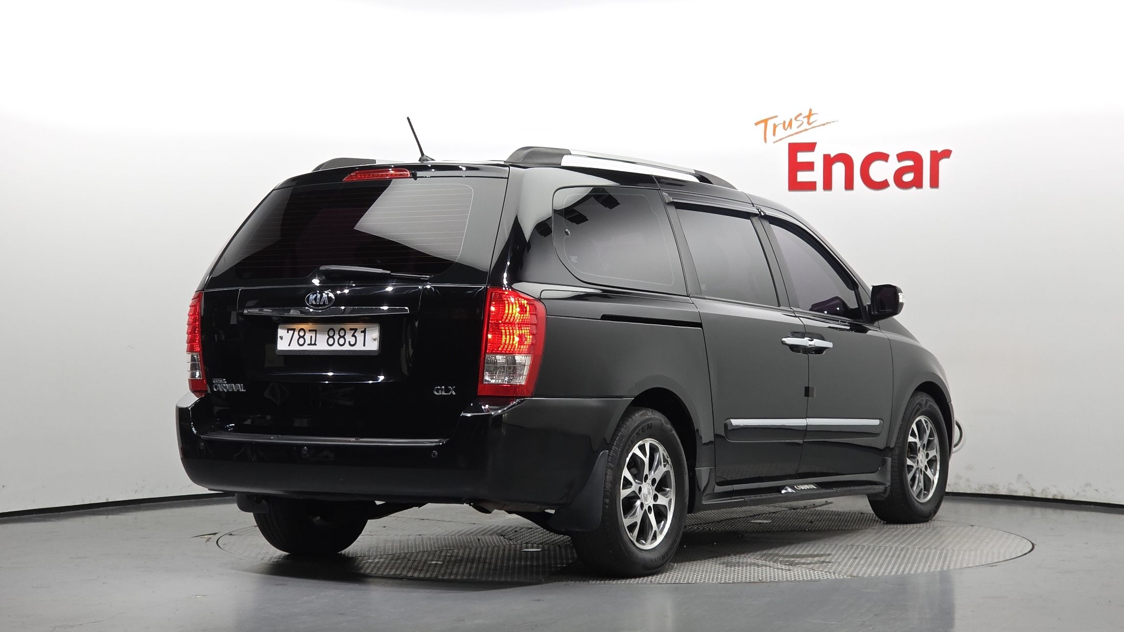 KIA CARNIVAL R 2013