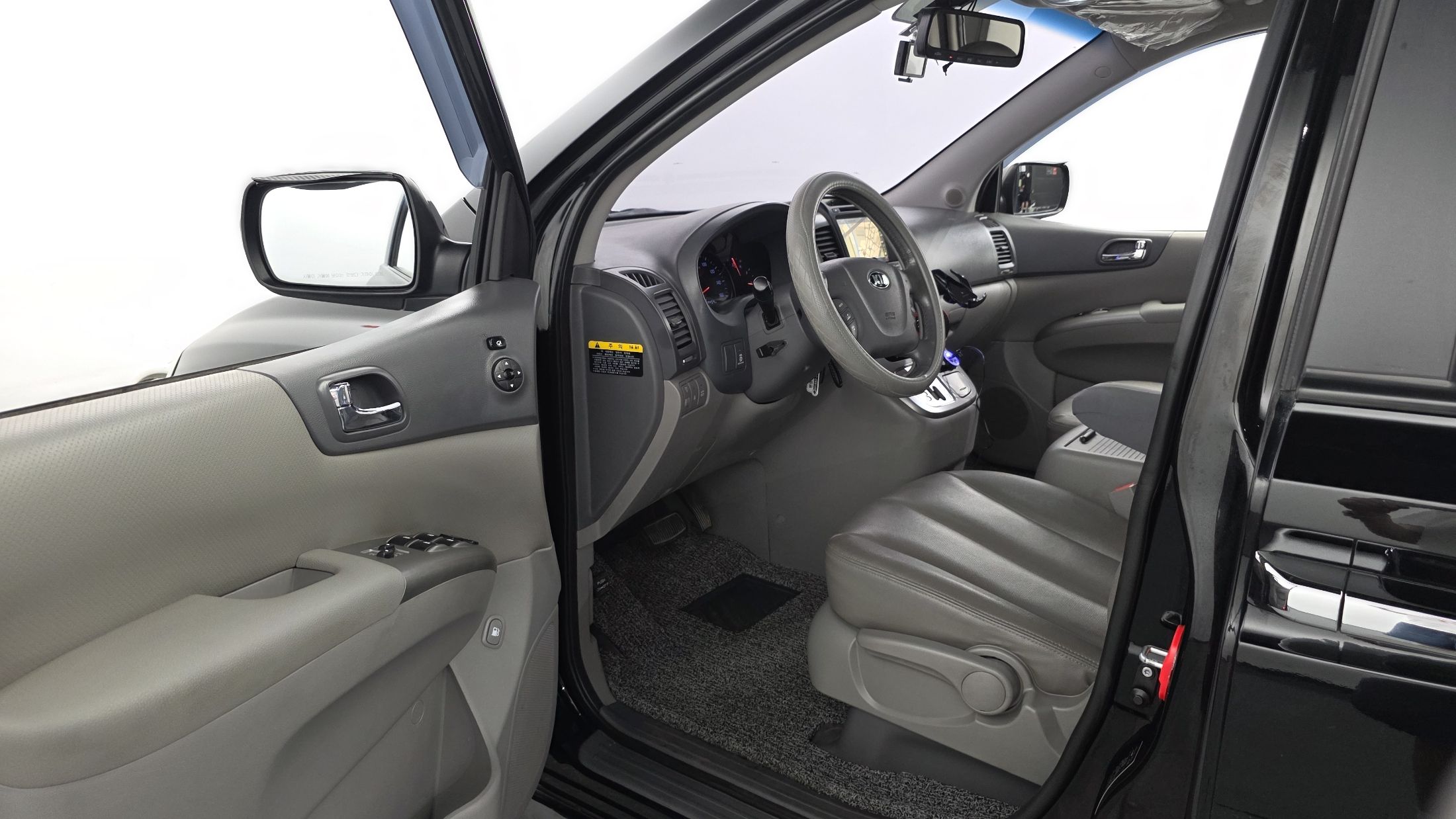 KIA CARNIVAL R 2013