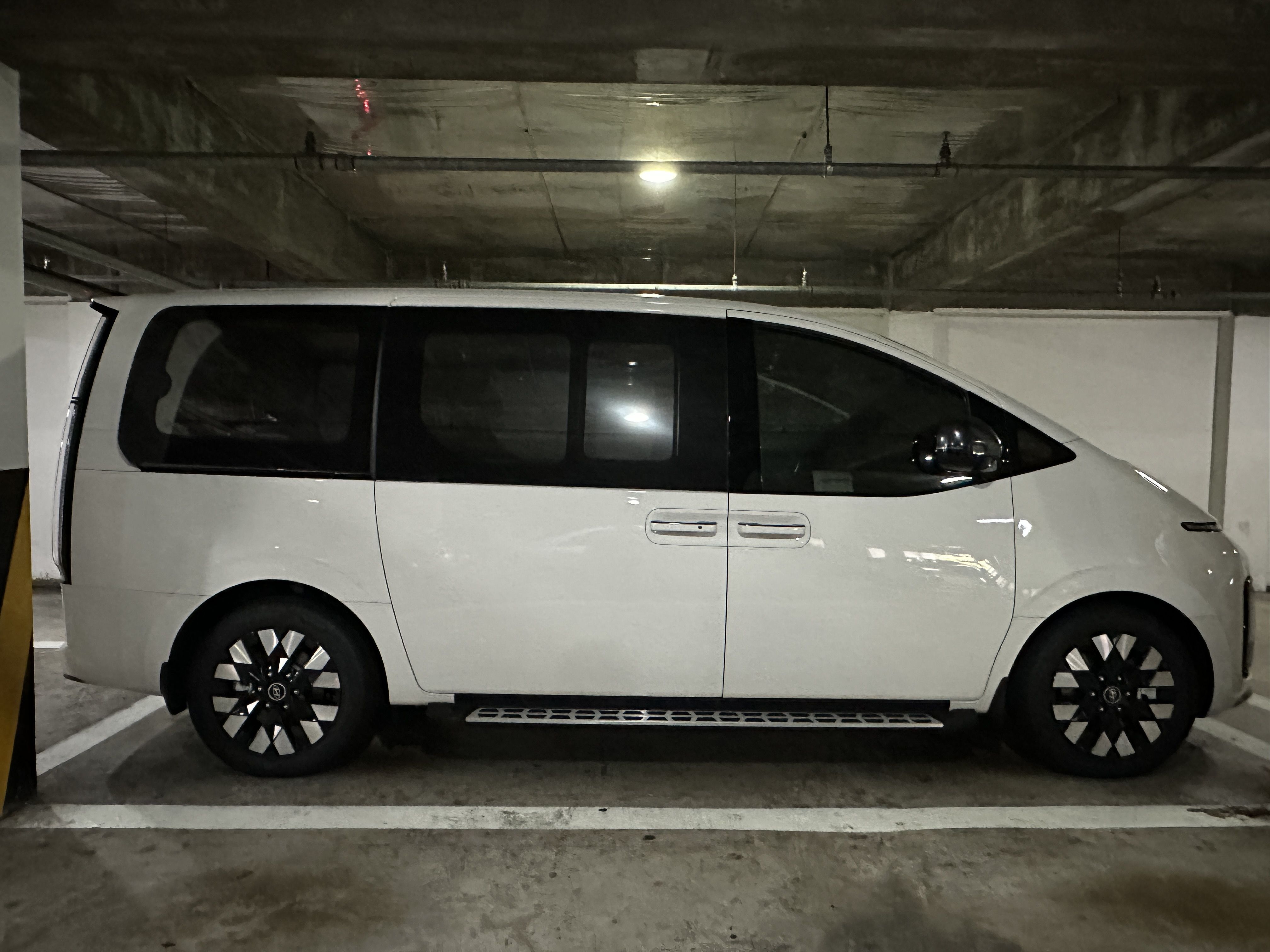 HYUNDAI STARIA 2025