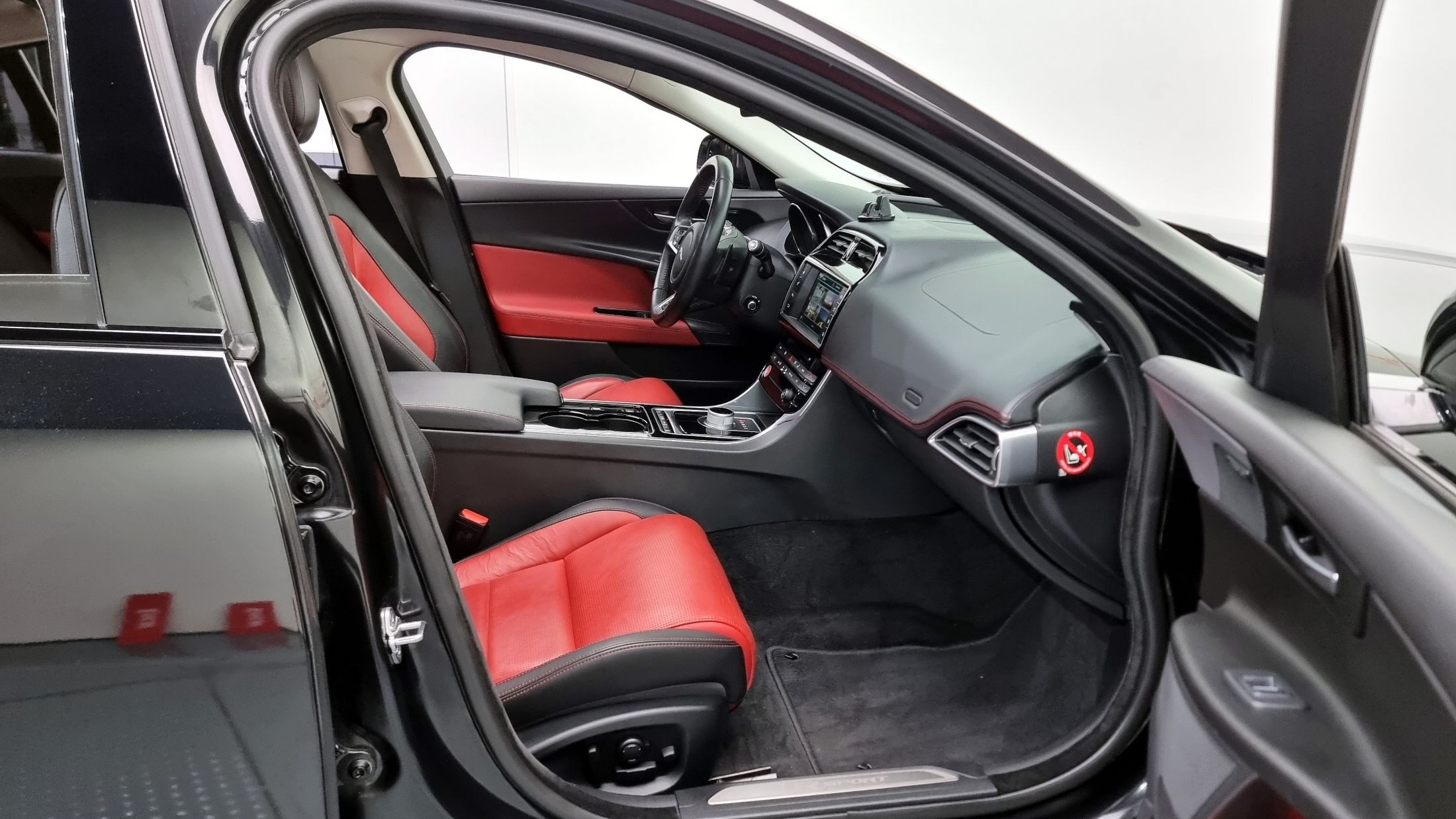 JAGUAR XE 2016