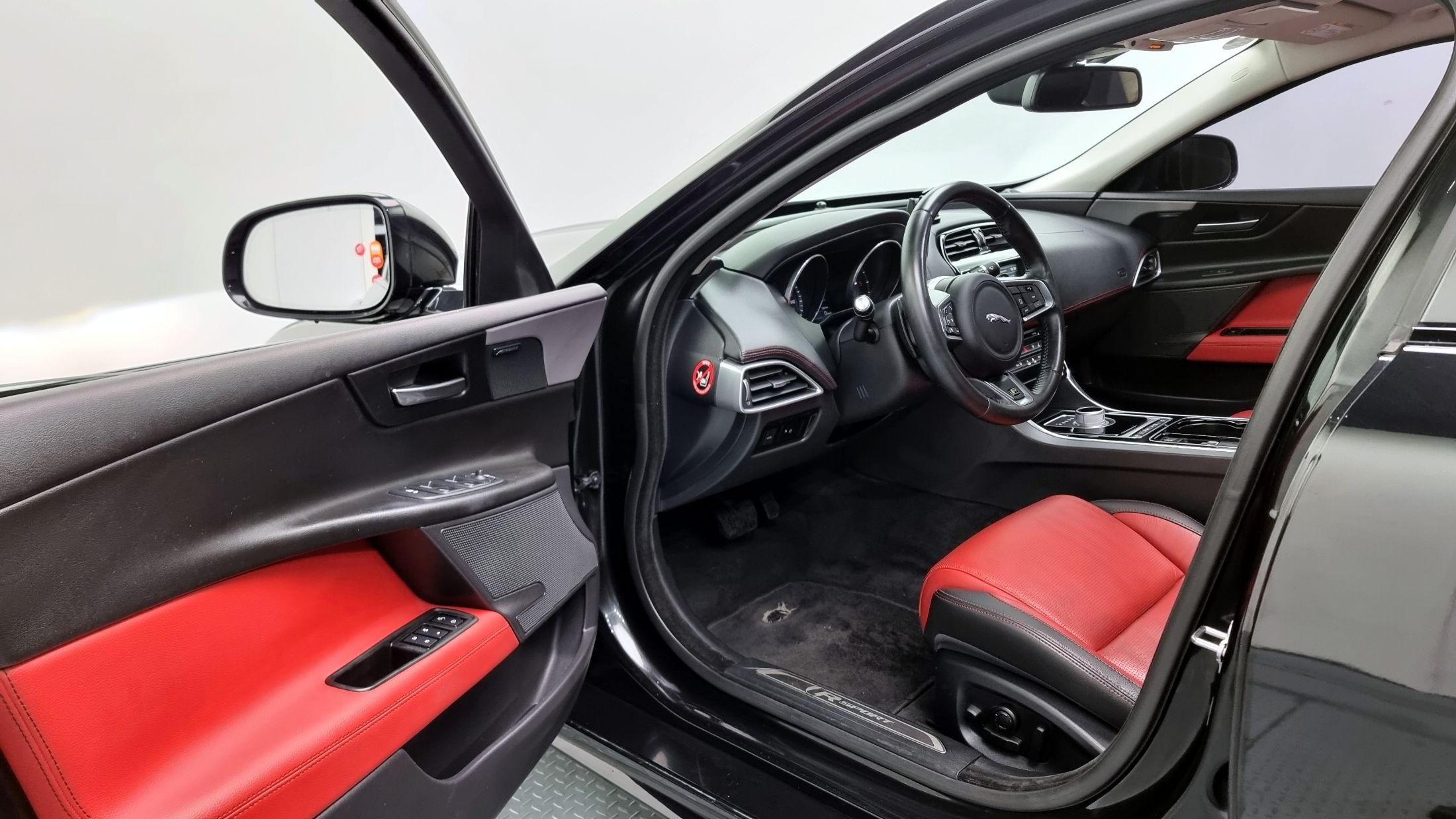 JAGUAR XE 2016