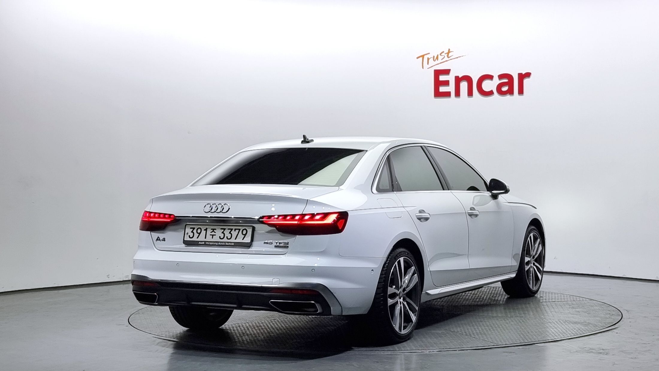 AUDI A4 B9 2023