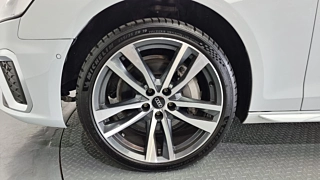 AUDI A4 B9 2023