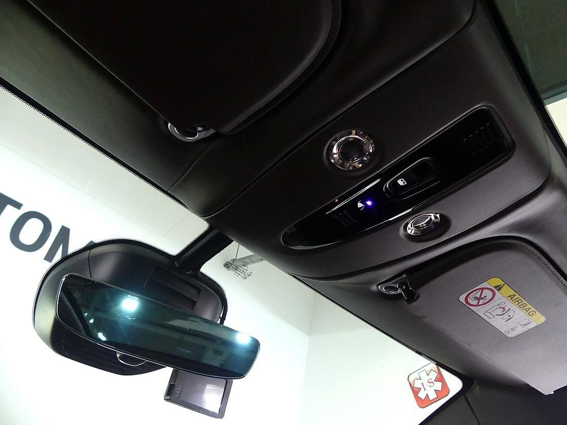 ASTON MARTIN DBX 2023