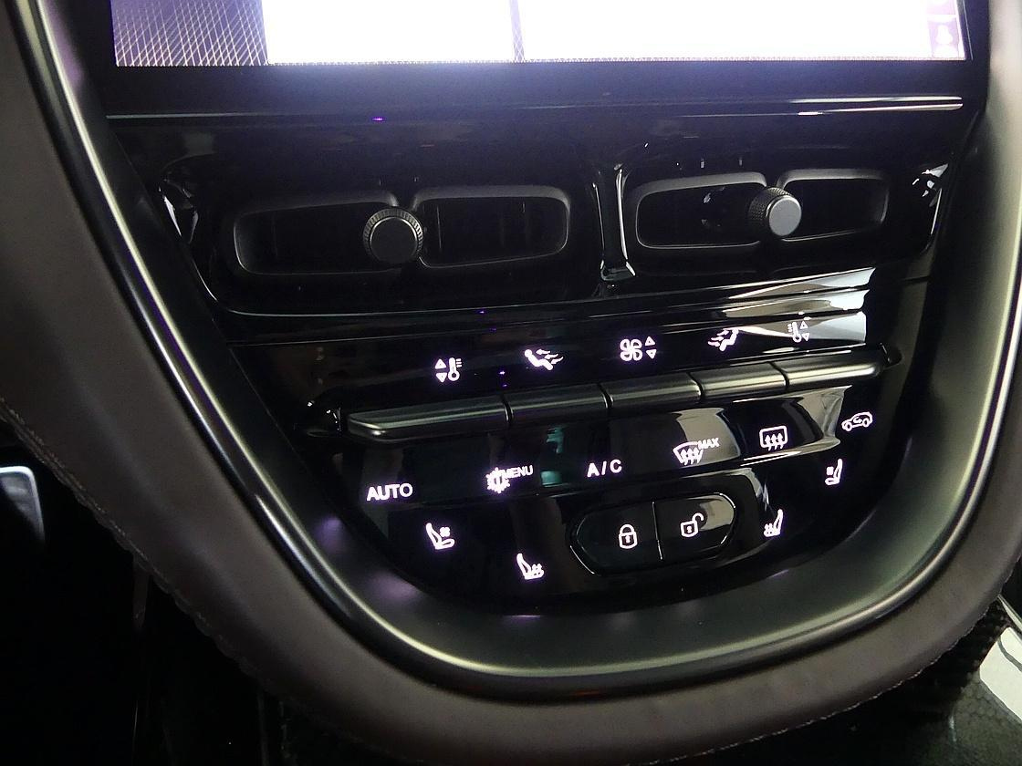 ASTON MARTIN DBX 2023