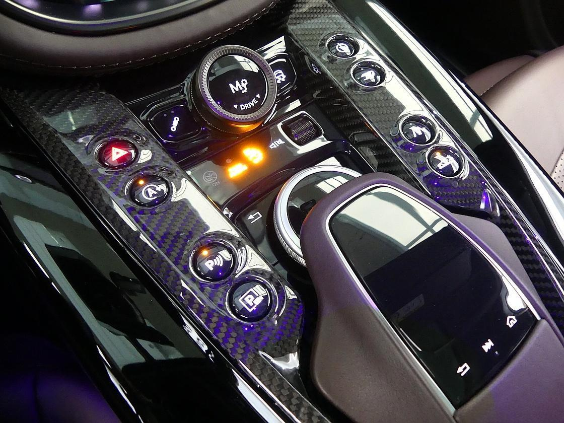 ASTON MARTIN DBX 2023