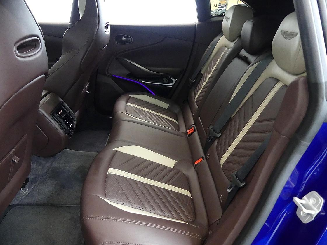 ASTON MARTIN DBX 2023