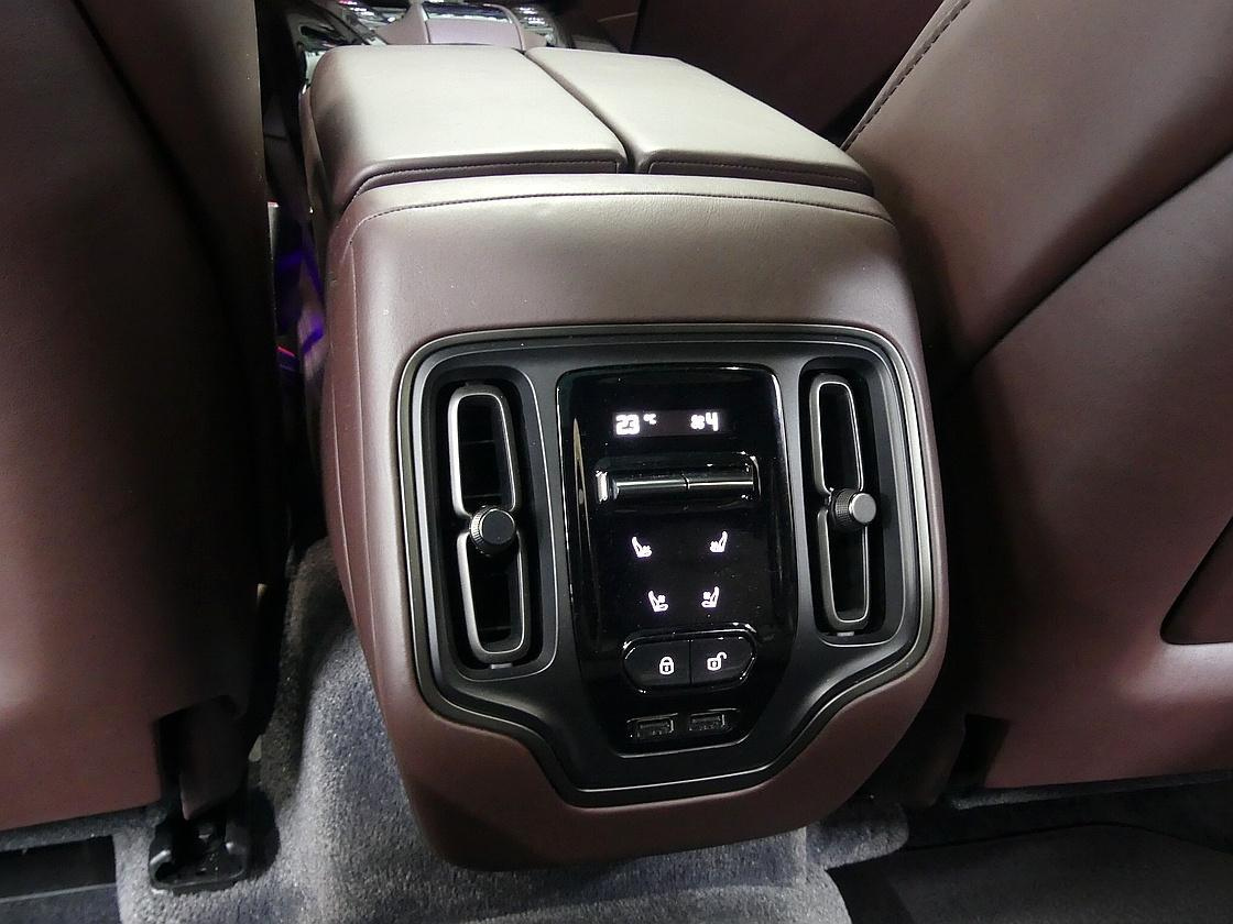 ASTON MARTIN DBX 2023