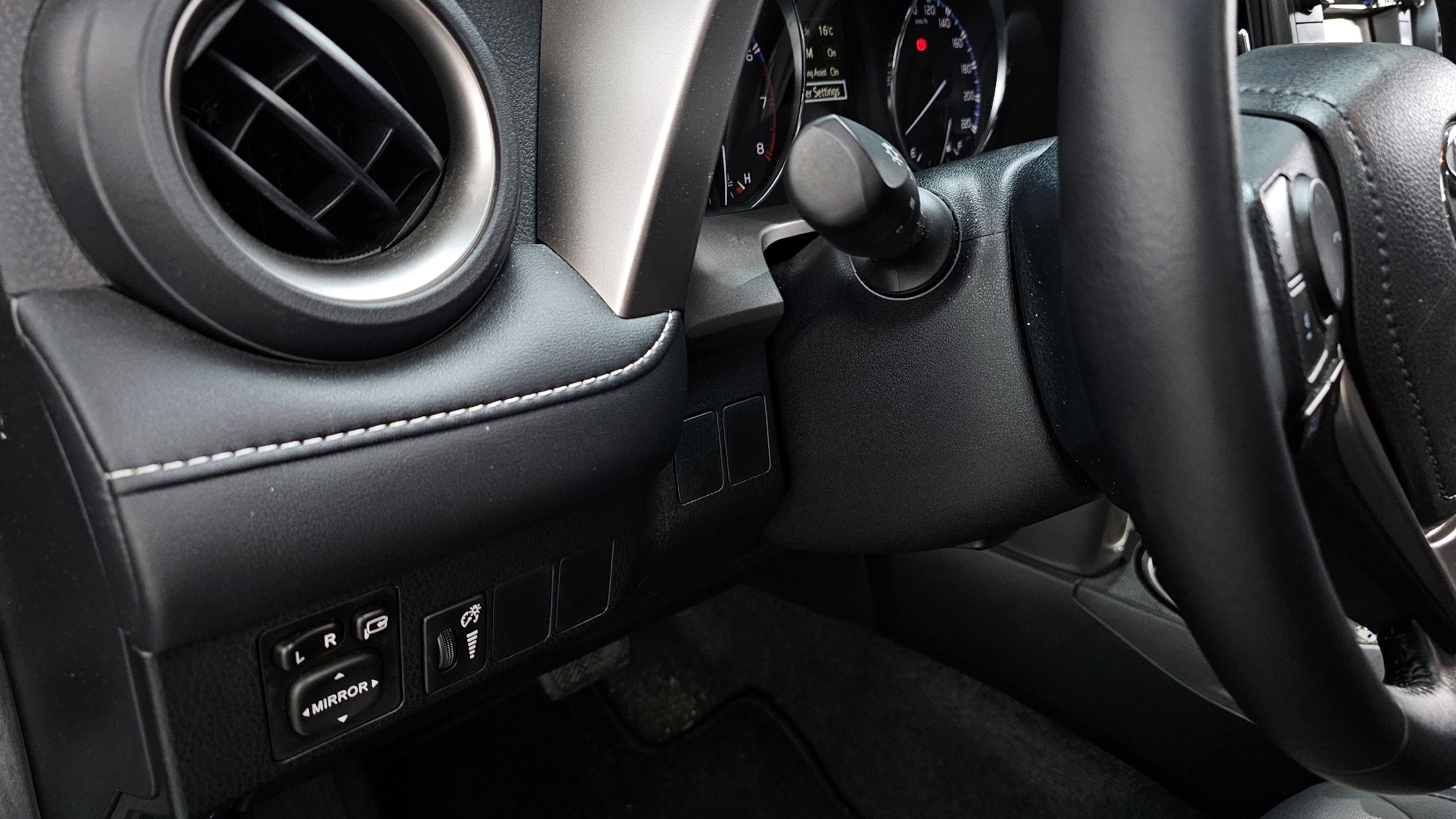 TOYOTA RAV4 2015