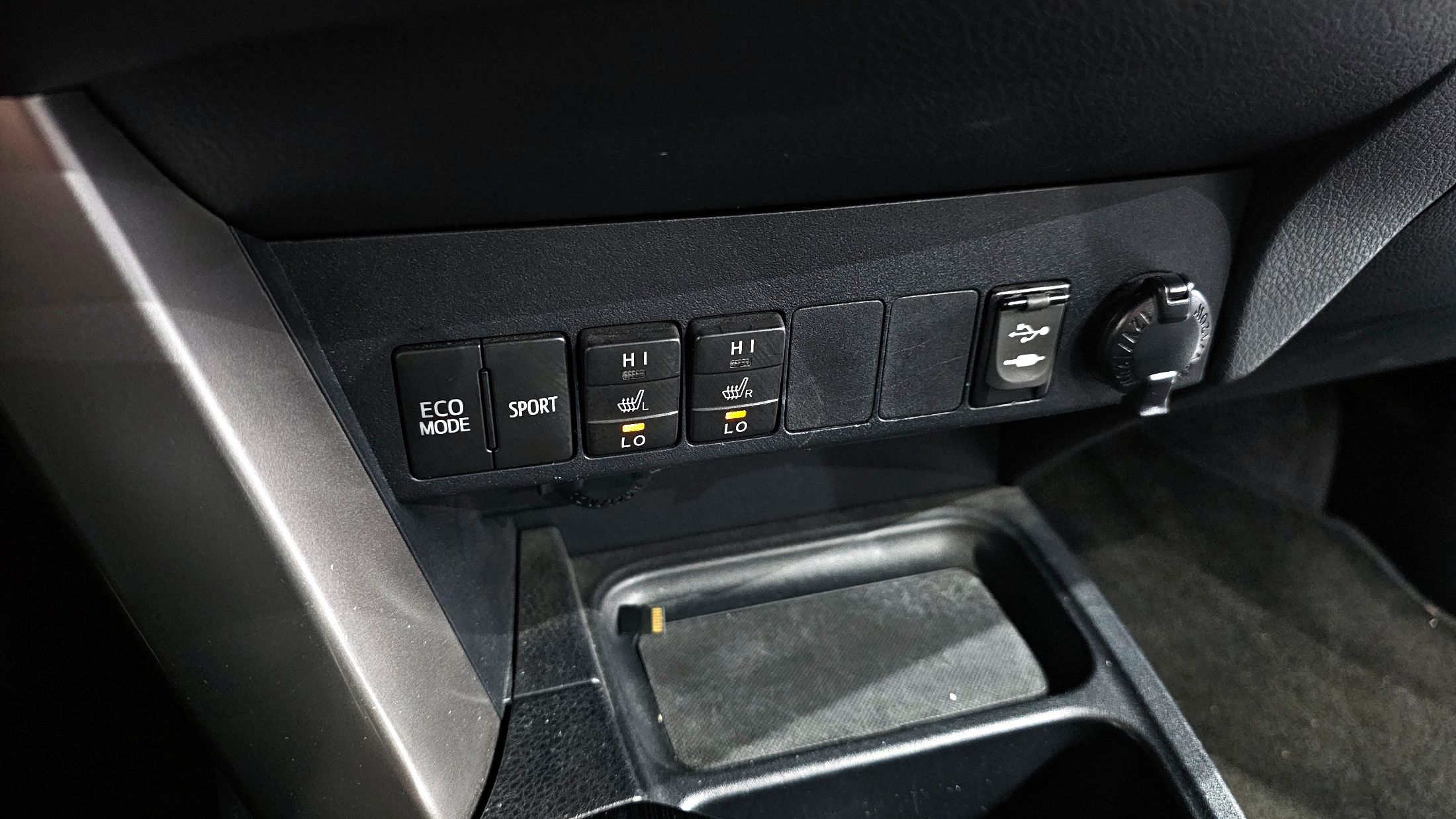TOYOTA RAV4 2015