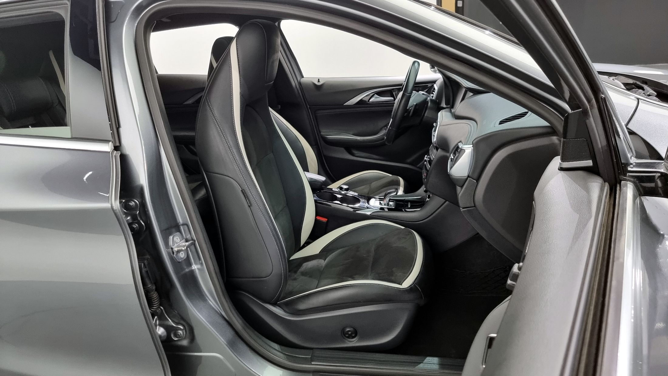 INFINITI Q30 2019