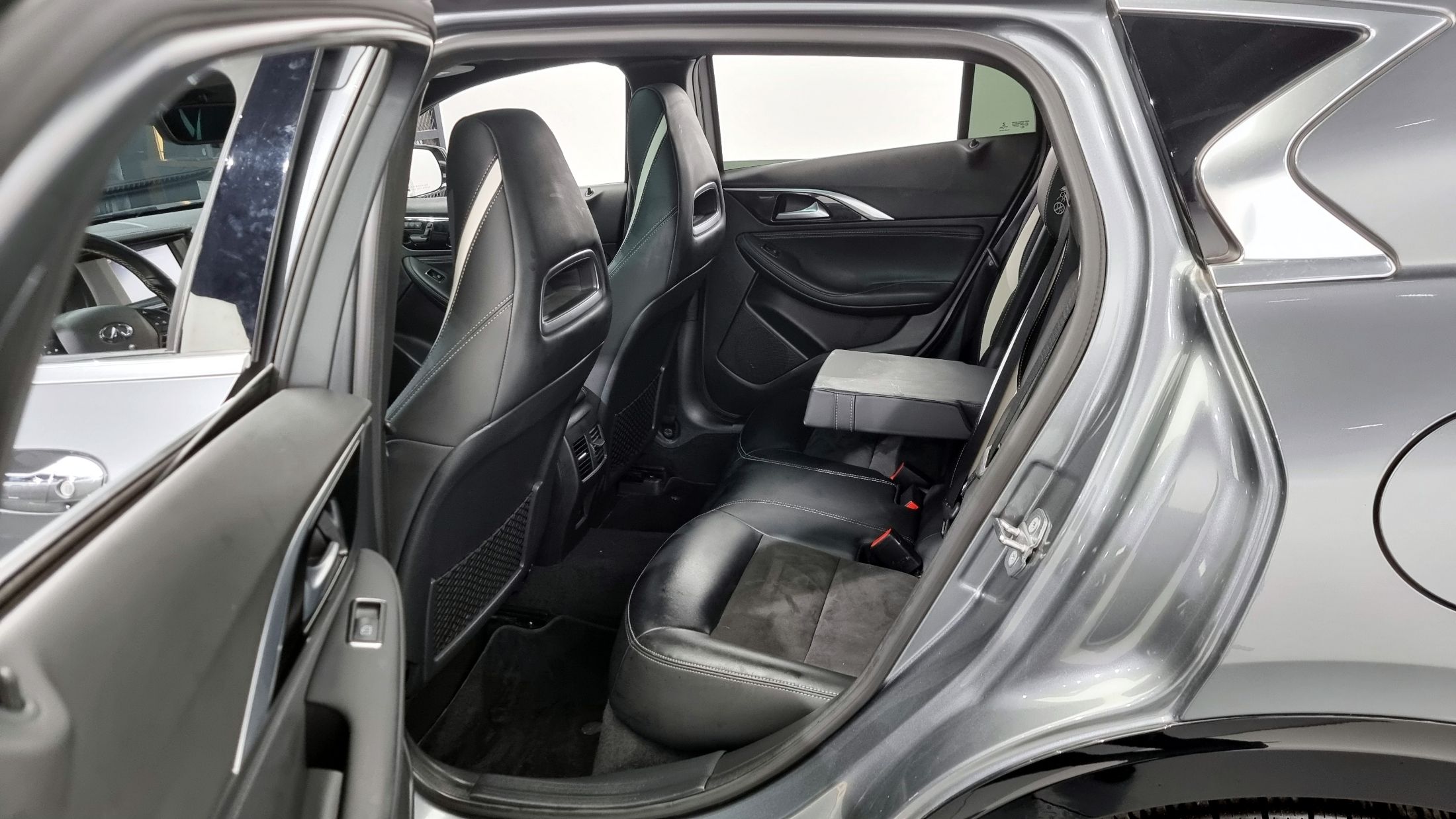 INFINITI Q30 2019