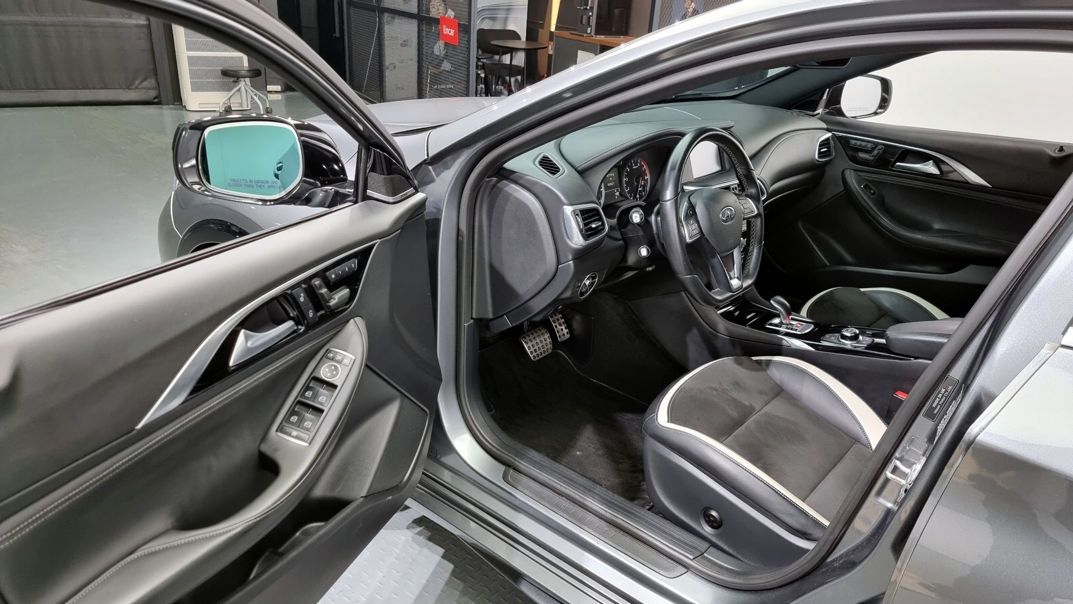 INFINITI Q30 2019