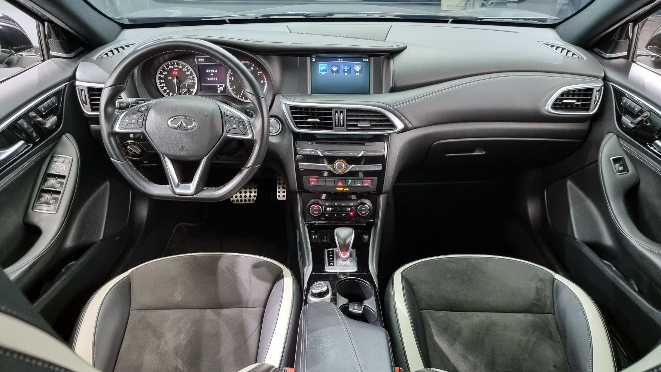 INFINITI Q30 2019