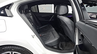 BMW 5-SERIES G60 2025