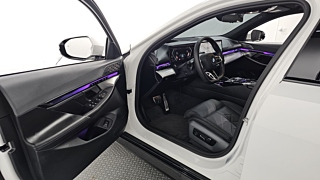 BMW 5-SERIES G60 2025
