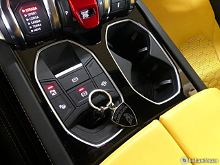 LAMBORGHINI URUS 2021