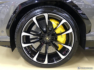 LAMBORGHINI URUS 2021