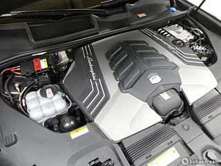 LAMBORGHINI URUS 2021