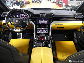 LAMBORGHINI URUS 2021