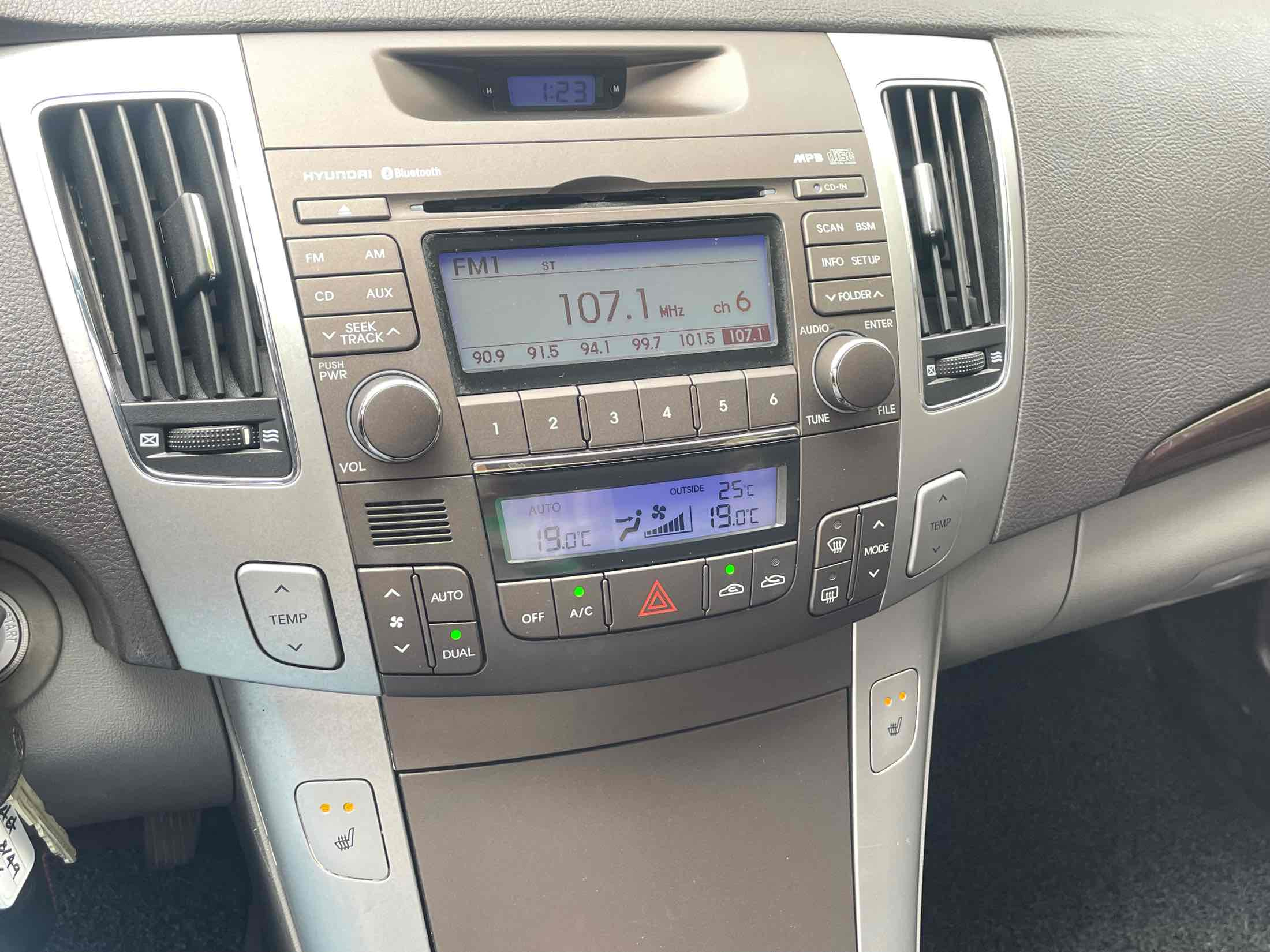 HYUNDAI NF SONATA TRANSFORM 2009