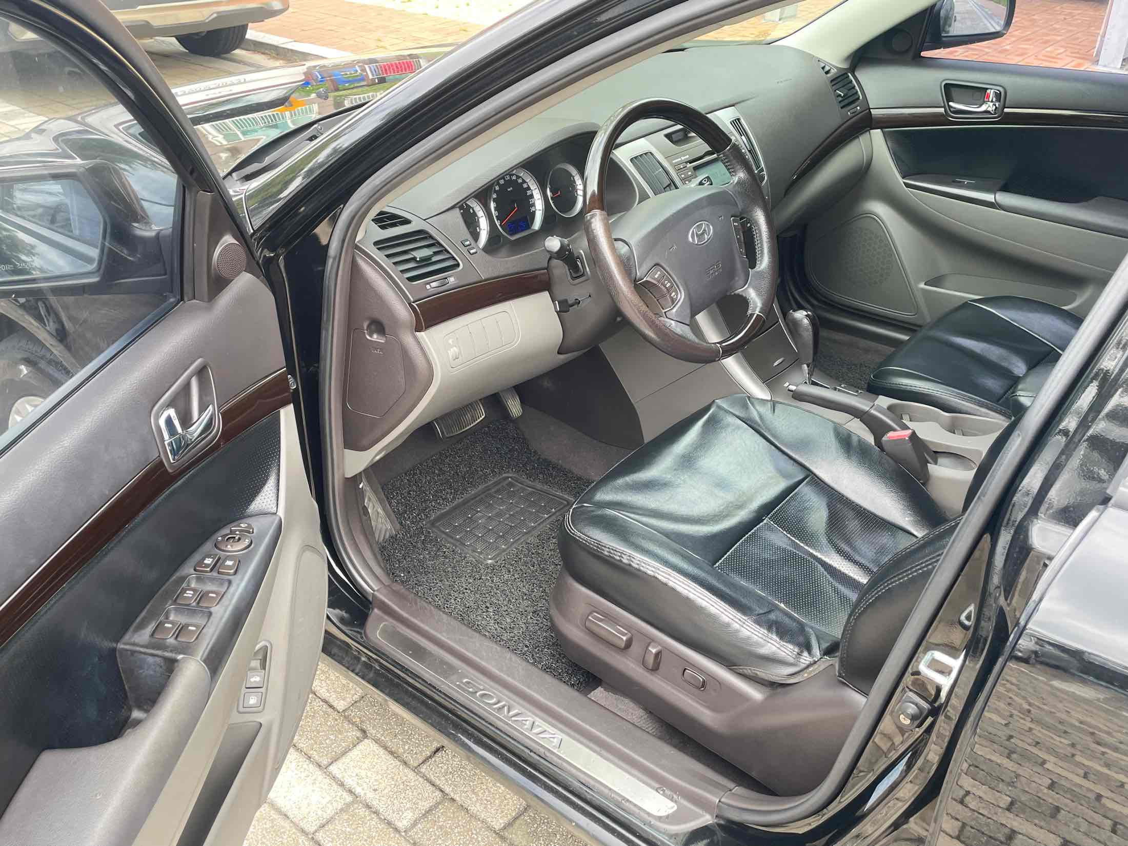 HYUNDAI NF SONATA TRANSFORM 2009