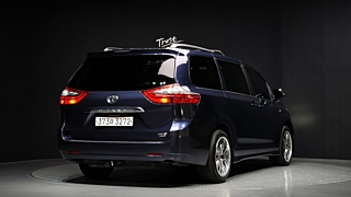 TOYOTA SIENNA 2019