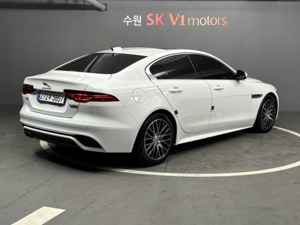 JAGUAR XE