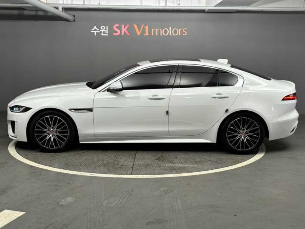 JAGUAR XE