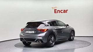 Заказать INFINITI Q30