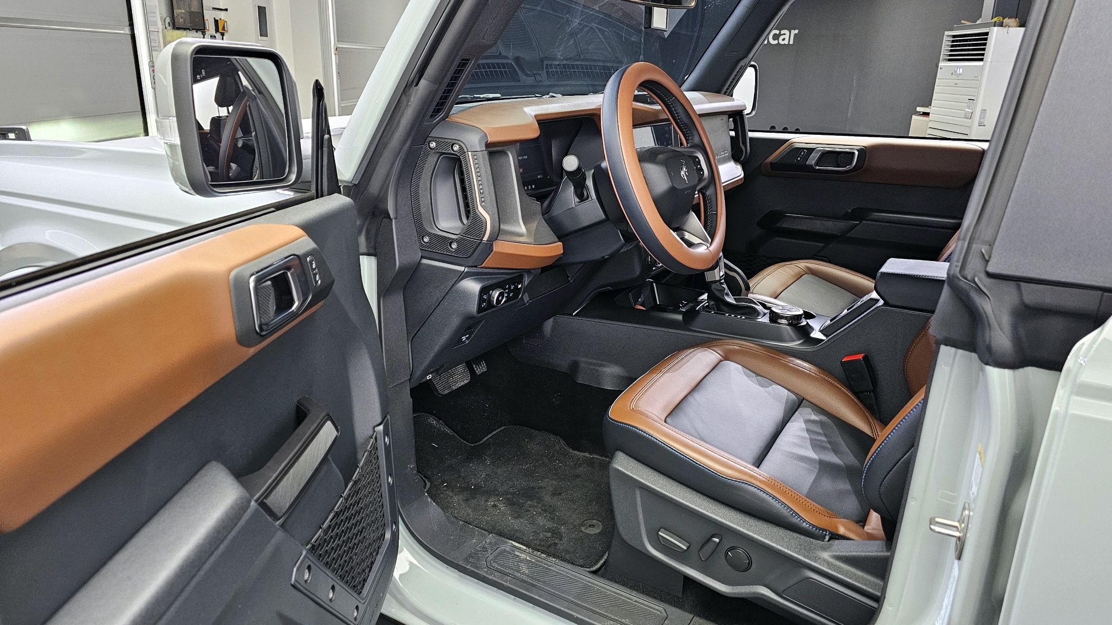 FORD BRONCO