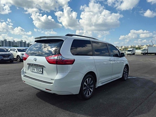 TOYOTA SIENNA 2018