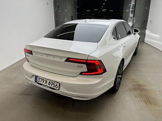 VOLVO S90 2025