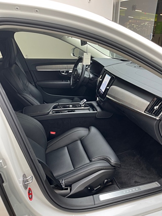 VOLVO S90 2025