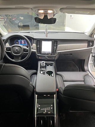 VOLVO S90 2025