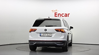 VOLKSWAGEN TIGUAN 2021